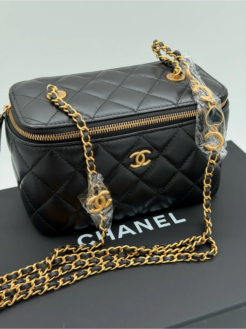 Chanel CC Quilted limited edition Vanity shoulder bag Michrochip 🔥